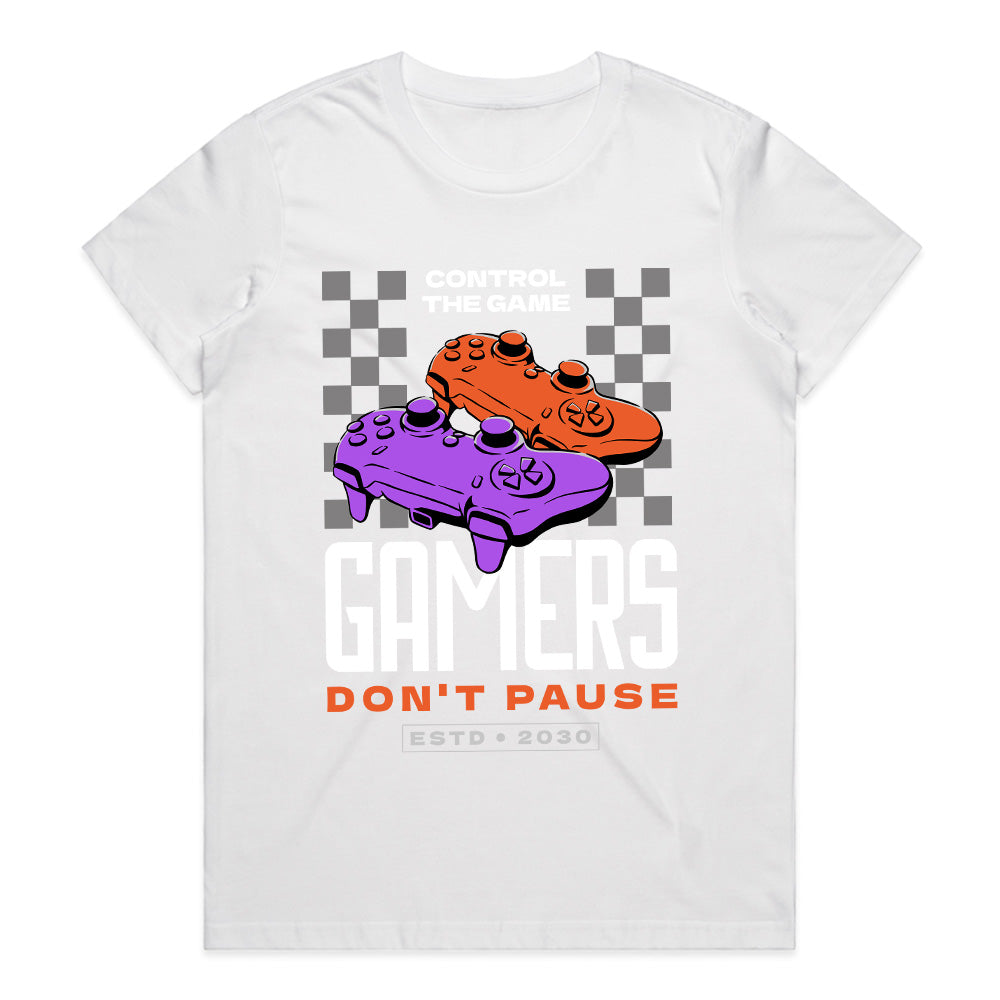 "Gamers Don't Pause" T-Shirt - Retro Controller Gaming Tee
